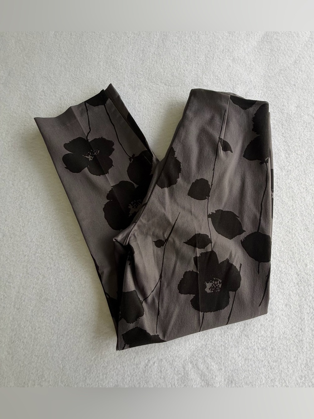 Trina Turk Vintage Floral Crop Pants Charcoal Grey Size 2 Ankle Slit